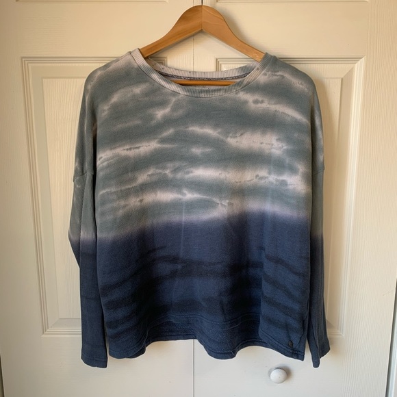 American Eagle Outfitters Tops - ☃️❄️3/$20❄️☃️ American Eagle Tie Dye Ombré Sweatshirt
